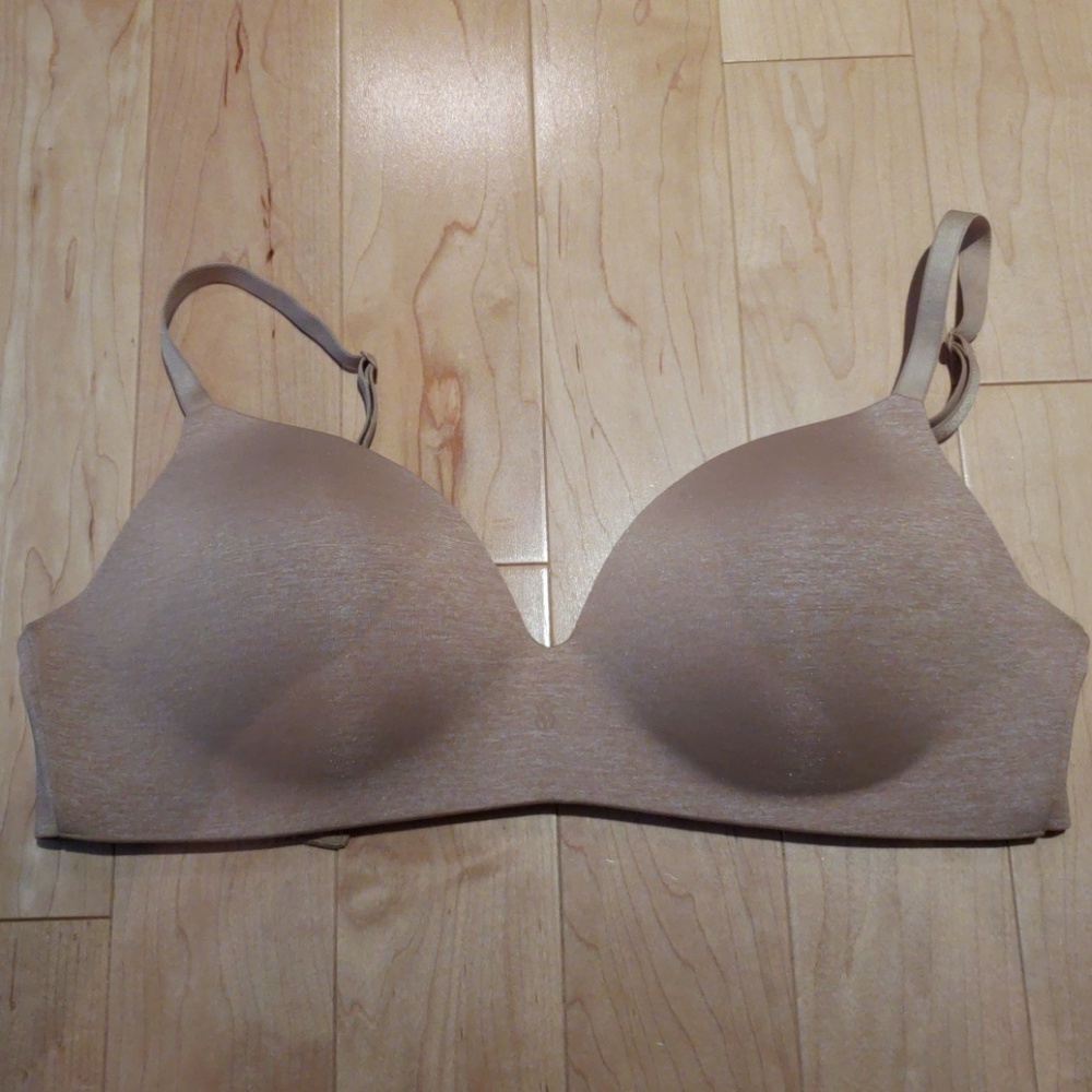 Victoria's secret no wire bra 34D